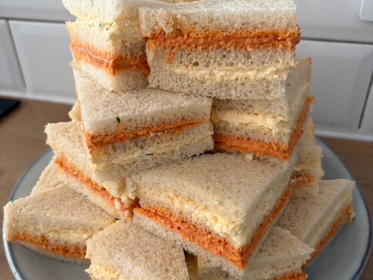 Sandwiches de atún con pimiento del piquillo y&nbsp;huevo